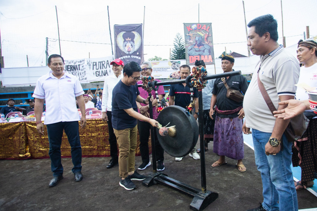 Sekda Adi Arnawa Buka Turnamen Bola Voli Putra Guna Cup III Kekeran